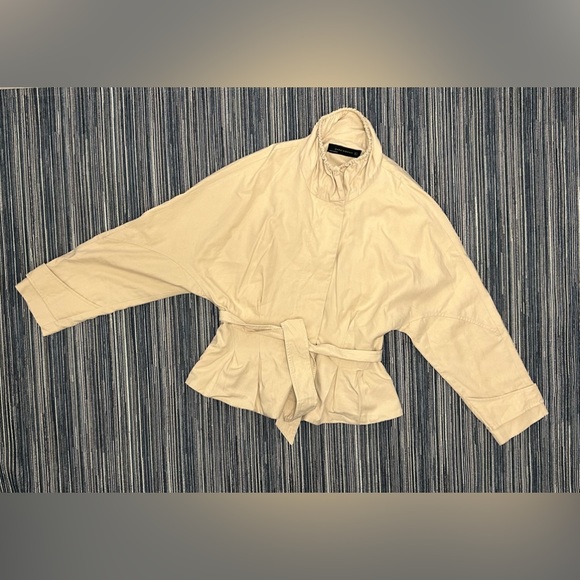 Zara Woman’s Pleated Jacket with Gathered Detail and Belt Size US M - Picture 7 of 10